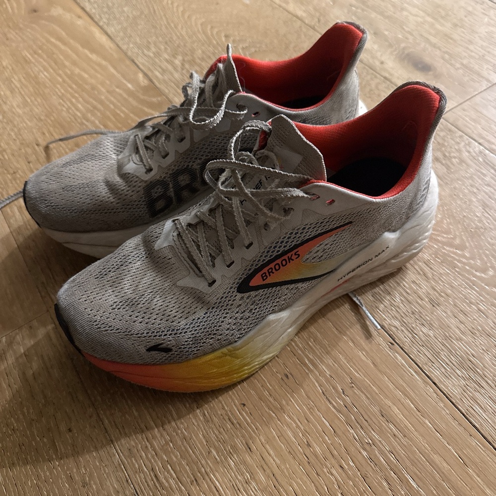 Brooks Hyperion max women’s 9